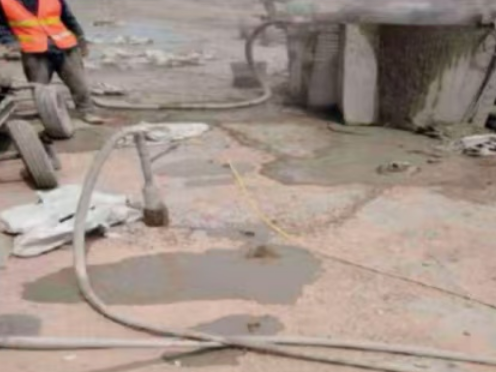 独山水泥混凝土路面板底注浆技术 路面脱空注浆整治方案