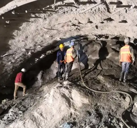 独山拱顶带模注浆料的施工流程及注意事项